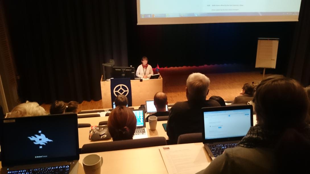 Lia Markelin Bilde av Lia Markelin som foreleser.